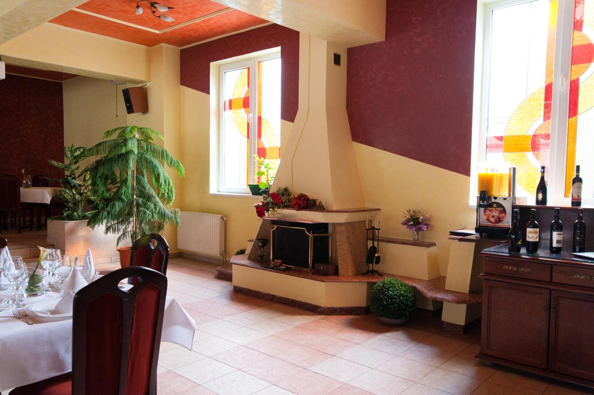 Hotel Melody Oradea Exterior photo