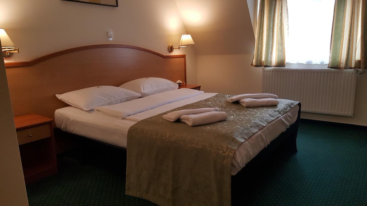 Hotel Melody Oradea Exterior photo