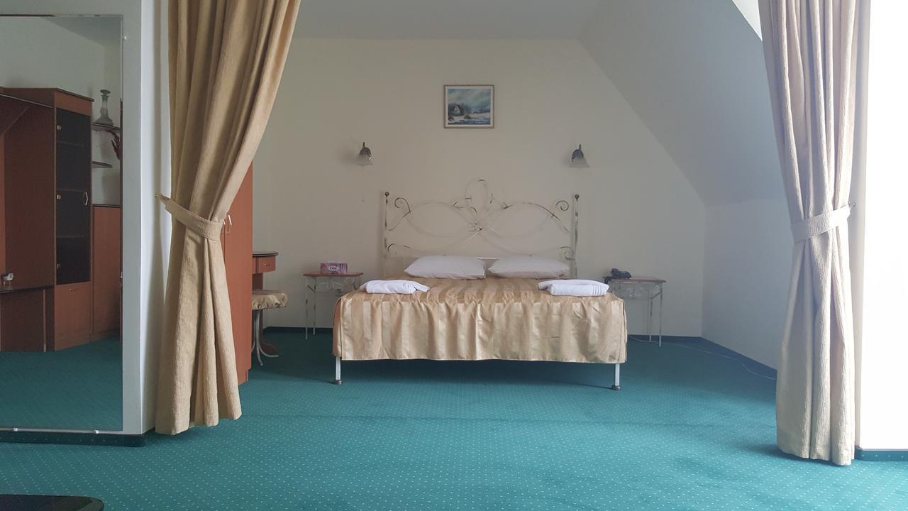 Hotel Melody Oradea Exterior photo