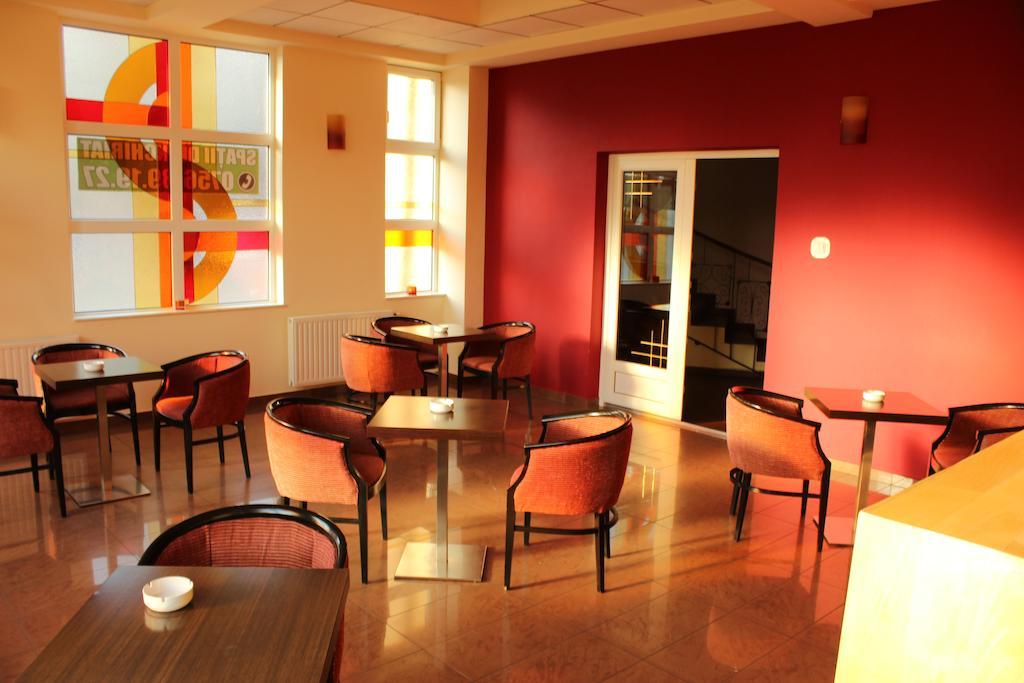 Hotel Melody Oradea Exterior photo