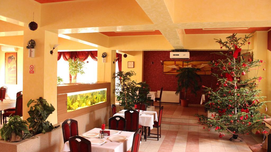 Hotel Melody Oradea Exterior photo